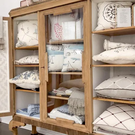 Emerald Art Maison - 94 M2, 2 Bedrooms, 2 Bathrooms, 700 M To Market Square