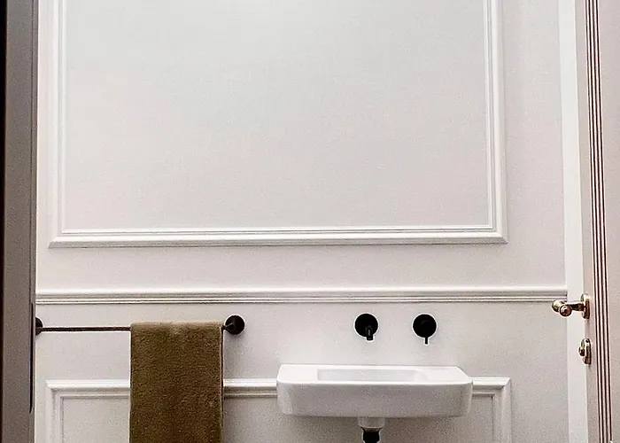 Apartment Emerald Art Maison - 94 M2, 2 Bedrooms, 2 Bathrooms, 700 M To Market Square *