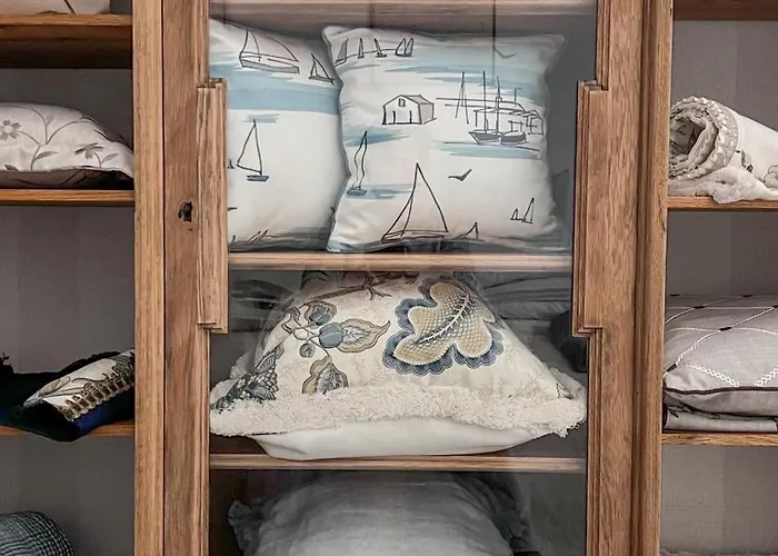 Emerald Art Maison - 94 M2, 2 Bedrooms, 2 Bathrooms, 700 M To Market Square Apartment