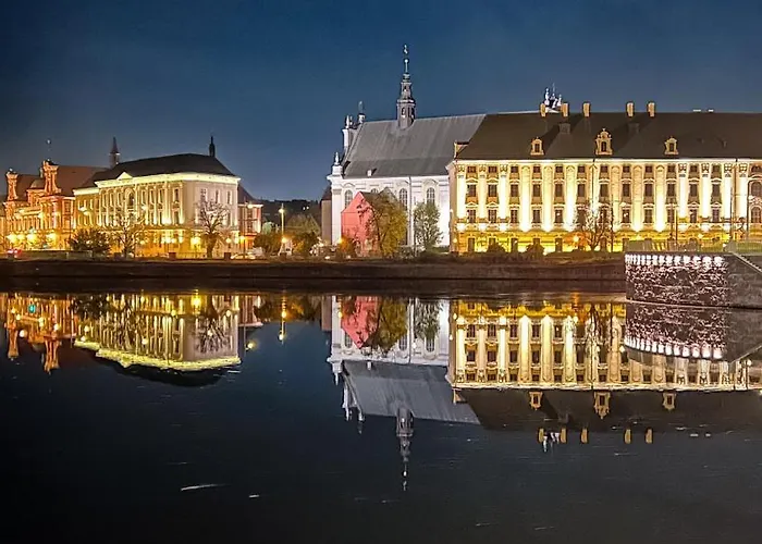 Apartment Emerald Art Maison - 94 M2, 2 Bedrooms, 2 Bathrooms, 700 M To Market Square *