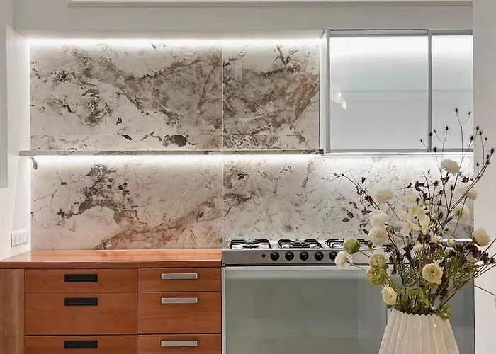 Apartment Emerald Art Maison - 94 M2, 2 Bedrooms, 2 Bathrooms, 700 M To Market Square *