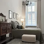 Emerald Art Maison - 94 M2, 2 Bedrooms, 2 Bathrooms, Riverside Old Town アパート *