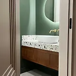 Emerald Art Maison - 94 M2, 2 Bedrooms, 2 Bathrooms, Riverside Old Town アパート