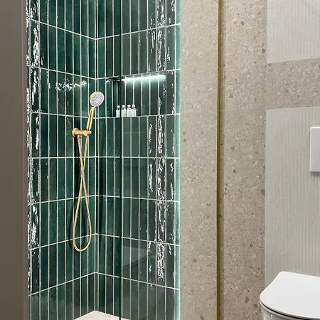 Apartman Emerald Art Maison In A Restored Historic Townhouse Riverside Old Town