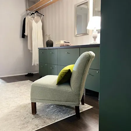 Apartman Emerald Art Maison In A Restored Historic Townhouse Riverside Old Town