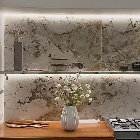 Emerald Art Maison - 94 M2, 2 Bedrooms, 2 Bathrooms, 700 M To Market Square *