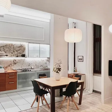 アパート Emerald Art Maison - 94 M2, 2 Bedrooms, 2 Bathrooms, Riverside Old Town