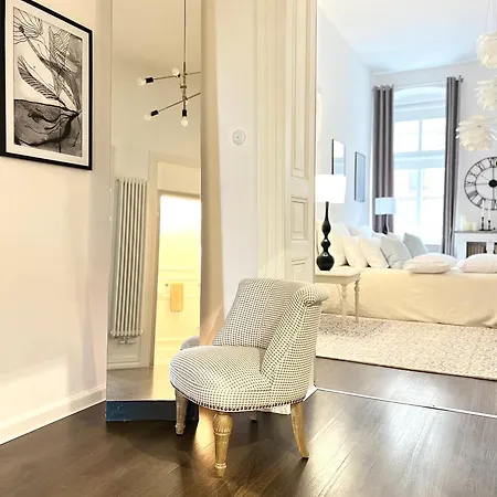 Emerald Art Maison In A Restored Historic Townhouse Riverside Old Town *
