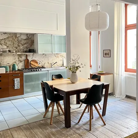 Apartment Emerald Art Maison In A Restored Historic Townhouse Riverside Old Town *