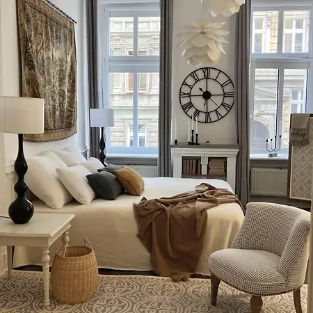 Emerald Art Maison In A Restored Historic Townhouse Riverside Old Town Apartman *