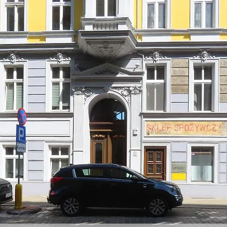 Emerald Art Maison In A Restored Historic Townhouse Riverside Old Town Apartman