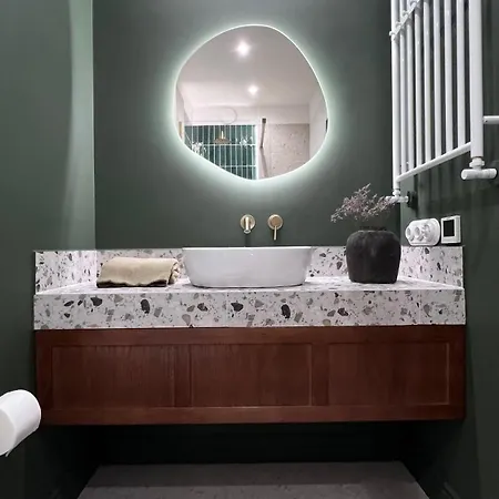 Emerald Art Maison In A Restored Historic Townhouse Riverside Old Town