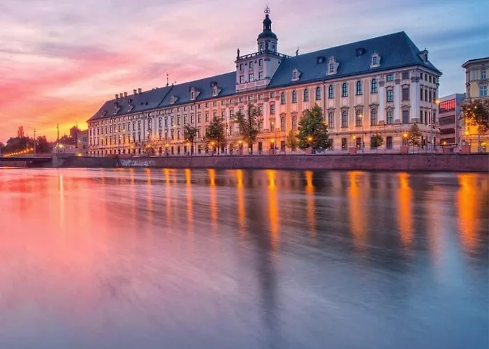 Emerald Art Maison - 94 M2, 2 Bedrooms, 2 Bathrooms, 700 M To Market Square * Vratislav