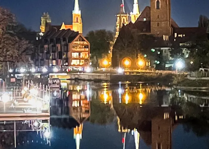 Emerald Art Maison - 94 M2, 2 Bedrooms, 2 Bathrooms, 700 M To Market Square Apartmán Vratislav