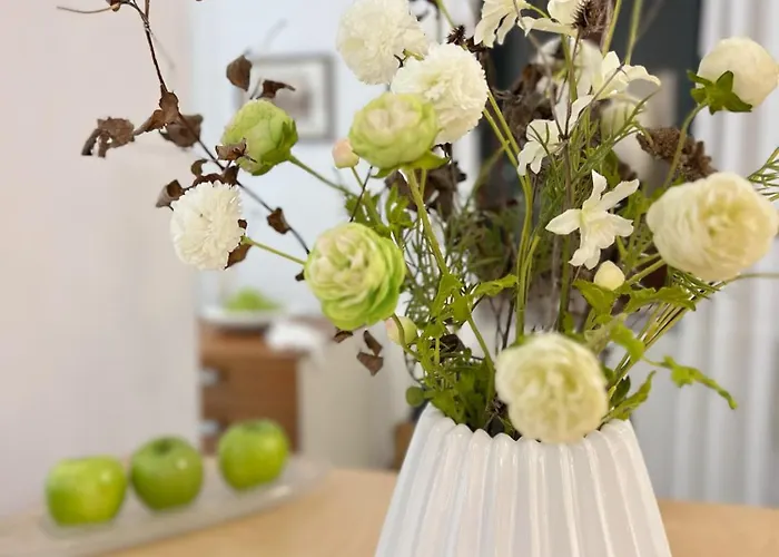 Emerald Art Maison - 94 M2, 2 Bedrooms, 2 Bathrooms, 700 M To Market Square Vratislav